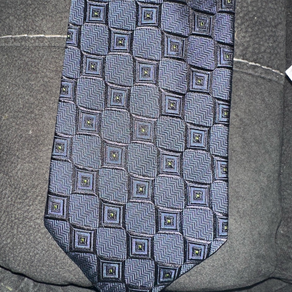 Elegant Blue Geometric Patterned Tie